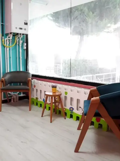 Sarı etkinlik odamız ve oyun köşesi